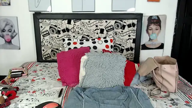 Rihana14 online show from 04.13.26