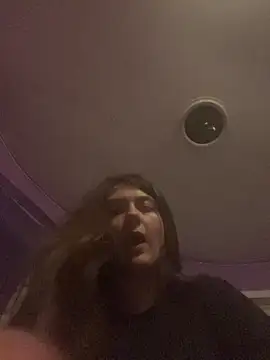 Snapshot of itzcheyduh chatting on 10.24.25 itzcheyduh online show from 10.24.25