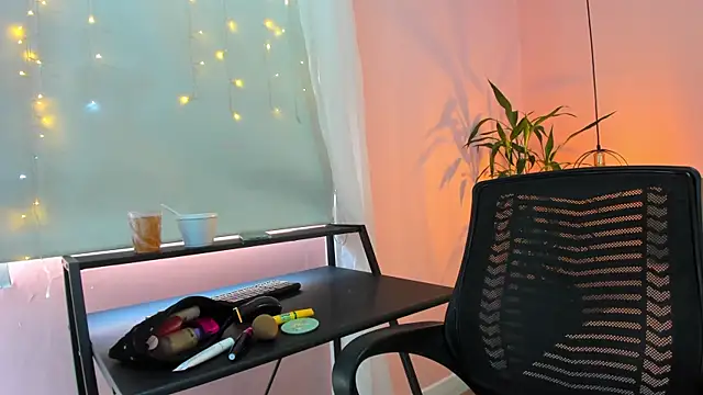 Snapshot of Alana_Suares1 chatting on 10.03.25 Alana Suares1 online show from 10.03.25