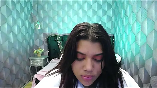 Snapshot of LindaBreeS chatting on 01.06.25 LindaBreeS online show from 01.06.25