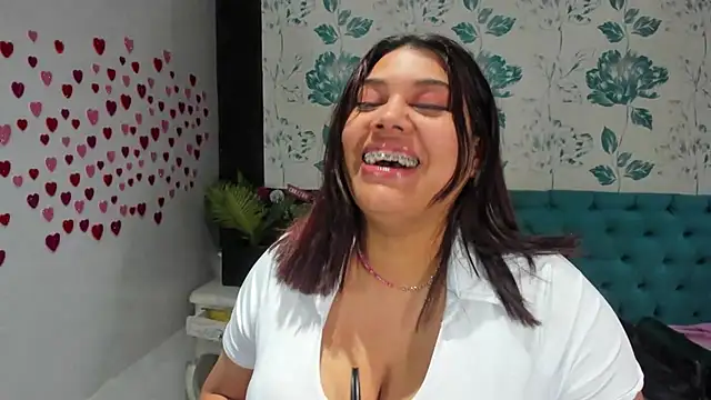 Snapshot of LindaBreeS chatting on 01.22.25 LindaBreeS online show from 01.22.25