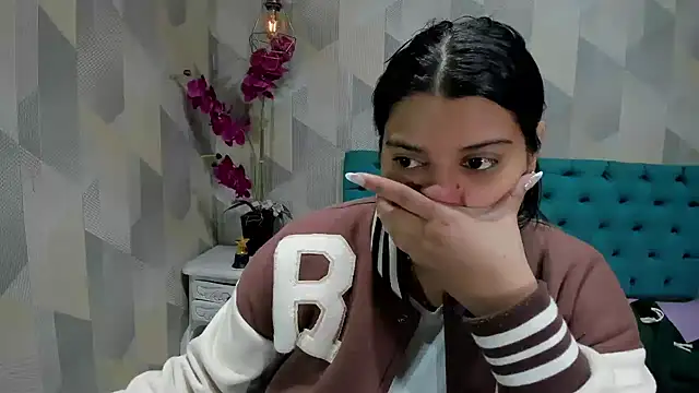 LindaBreeS online show from 10.04.25