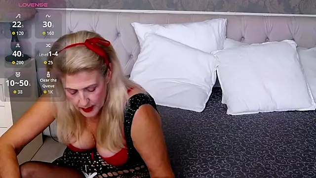 Snapshot of ElenaJuarez chatting on 10.09.25 ElenaJuarez online show from 10.09.25