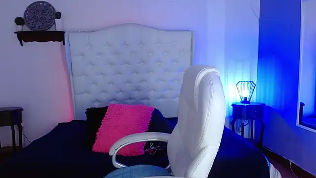 Snapshot of elena_detroya chatting on 12.13.24 elena detroya online show from 12.13.24