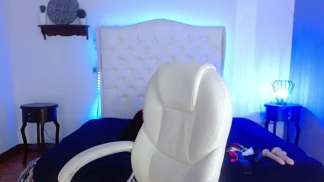 Snapshot of elena_detroya chatting on 12.21.24 elena detroya online show from 12.21.24