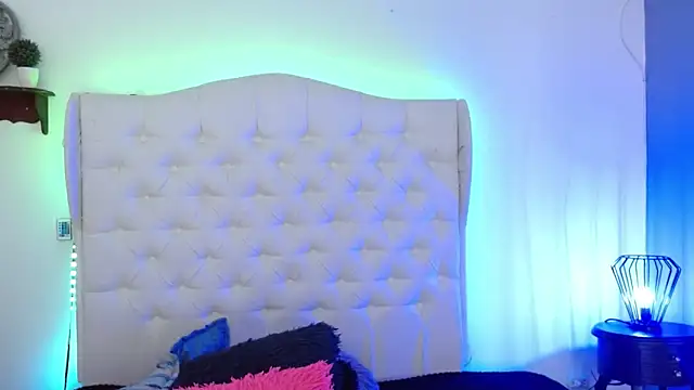 Snapshot of elena_detroya chatting on 12.23.24 elena detroya online show from 12.23.24