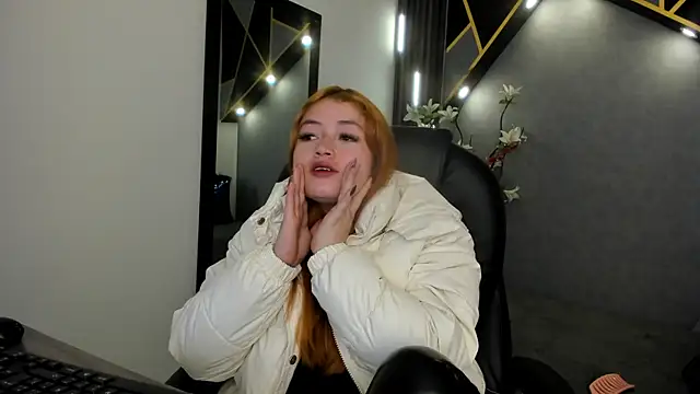 Snapshot of almma_shy chatting on 01.20.25 almma shy online show from 01.20.25