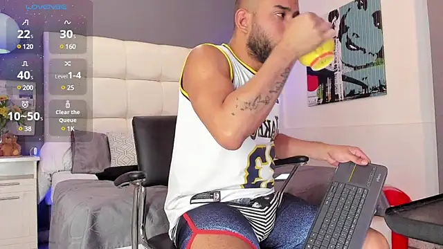 Snapshot of THIAGOXBIG chatting on 12.24.24 THIAGOXBIG online show from 12.24.24