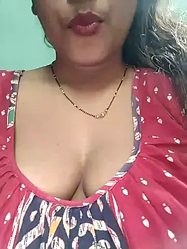 Snapshot of sexyindi_couple chatting on 01.25.25 sexyindi couple online show from 01.25.25