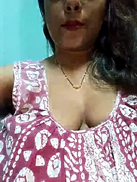 Snapshot of sexyindi_couple chatting on 02.13.25 sexyindi couple online show from 02.13.25
