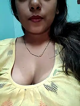 Snapshot of sexyindi_couple chatting on 03.05.25 sexyindi couple online show from 03.05.25