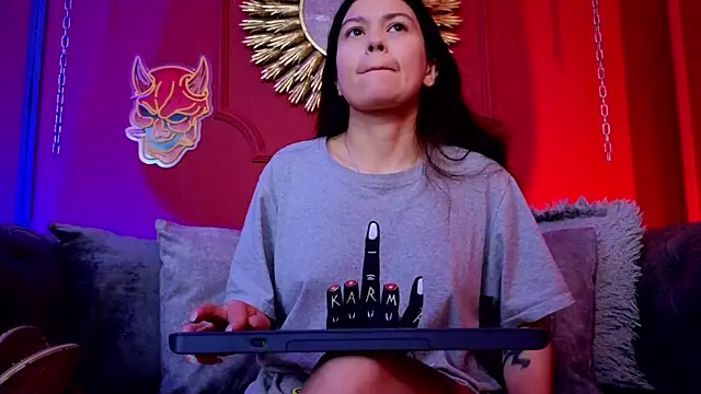 Julieta Russell online show from 09.22.25