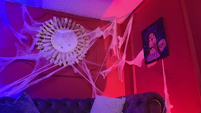 Julieta Russell online show from 10.22.25