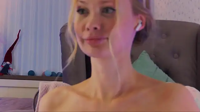 Snapshot of laracroftt1 chatting on 03.17.25 laracroftt1 online show from 03.17.25