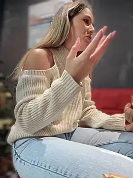 HotXMom online show from 12.18.24