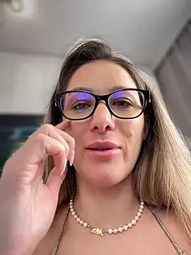 HotXMom online show from 01.02.25