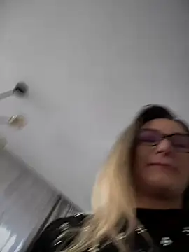 HotXMom online show from 01.07.25