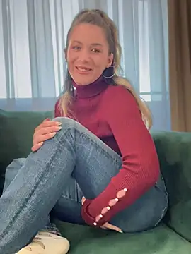 HotXMom online show from 01.11.25
