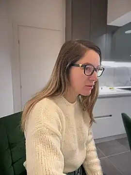 HotXMom online show from 01.16.25