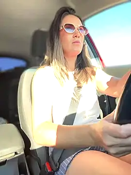 HotXMom online show from 09.21.25