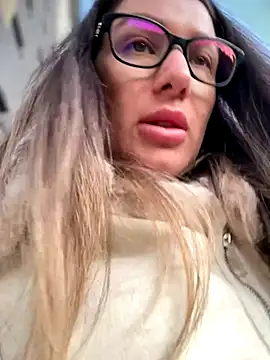 HotXMom online show from 09.27.25