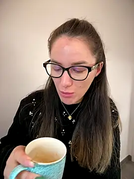 HotXMom online show from 01.07.26