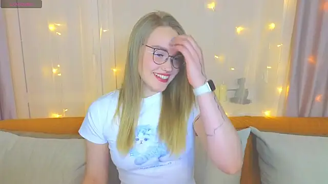 Snapshot of Aurora_Golden1 chatting on 02.24.25 Aurora Golden1 online show from 02.24.25