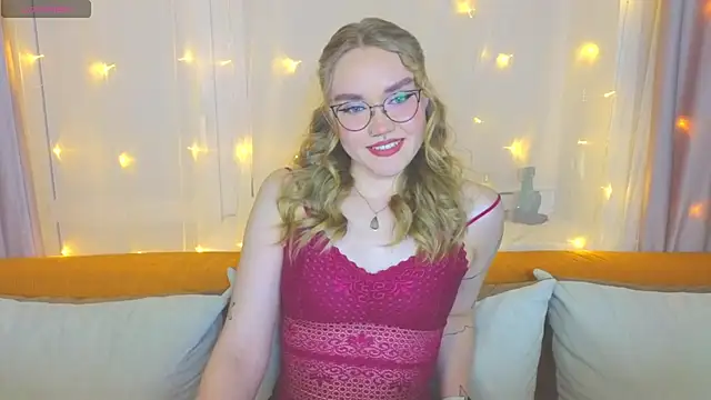 Snapshot of Aurora_Golden1 chatting on 03.04.25 Aurora Golden1 online show from 03.04.25