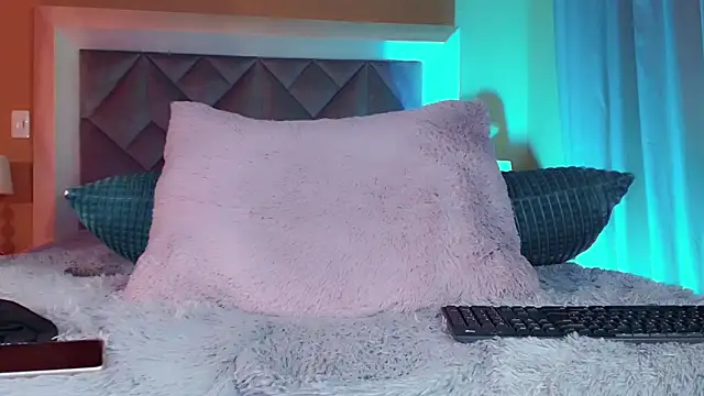 Ezraa1 online show from 12.12.24