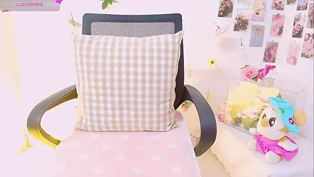 Snapshot of Embez-Damdang chatting on 12.18.24 Embez-Damdang online show from 12.18.24