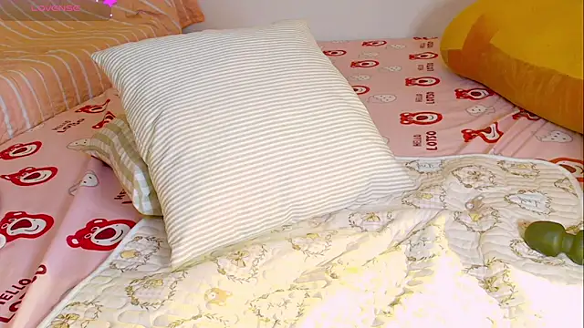 Snapshot of Embez-Damdang chatting on 02.17.25 Embez-Damdang online show from 02.17.25