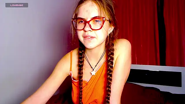 Snapshot of Sarah_HS chatting on 12.03.24 Sarah HS online show from 12.03.24