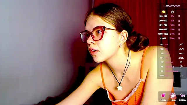 Snapshot of Sarah_HS chatting on 12.06.24 Sarah HS online show from 12.06.24