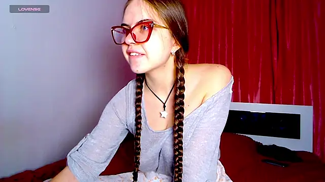 Snapshot of Sarah_HS chatting on 12.10.24 Sarah HS online show from 12.10.24