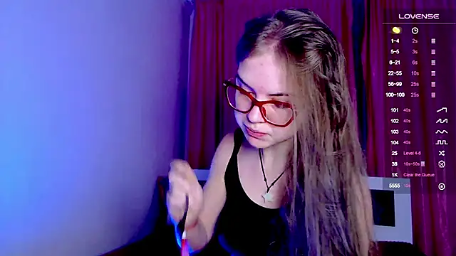 Snapshot of Sarah_HS chatting on 12.22.24 Sarah HS online show from 12.22.24