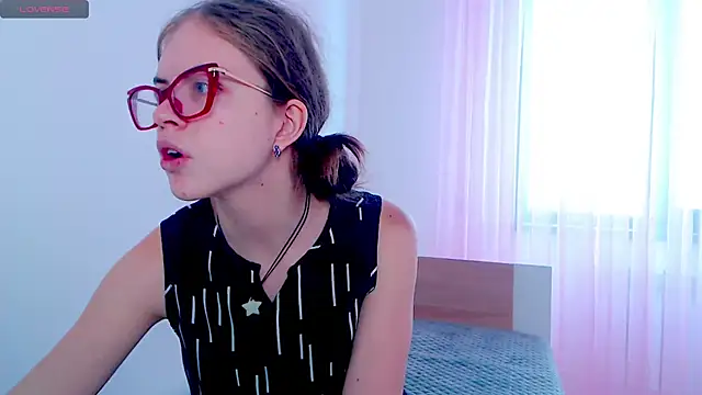 Snapshot of Sarah_HS chatting on 02.28.25 Sarah HS online show from 02.28.25