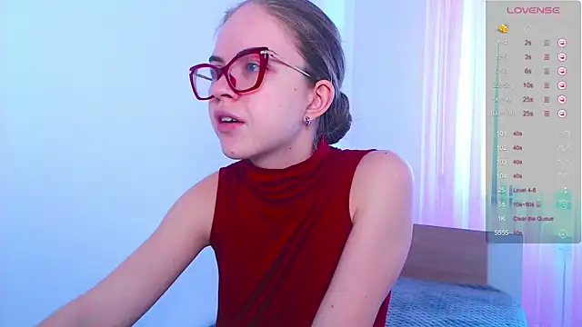 Snapshot of Sarah_HS chatting on 03.11.25 Sarah HS online show from 03.11.25