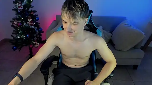 Snapshot of marcusmit chatting on 12.12.24 marcusmit online show from 12.12.24