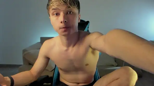 Snapshot of marcusmit chatting on 01.07.25 marcusmit online show from 01.07.25