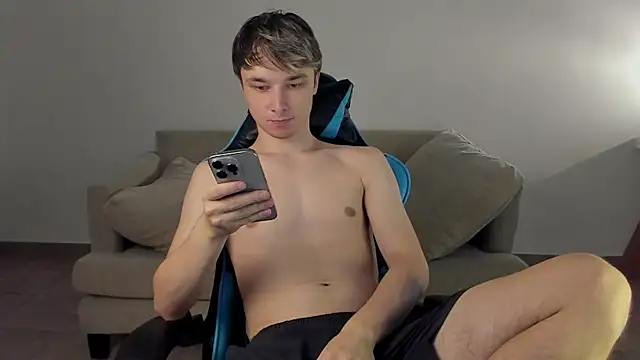 Snapshot of marcusmit chatting on 01.23.25 marcusmit online show from 01.23.25