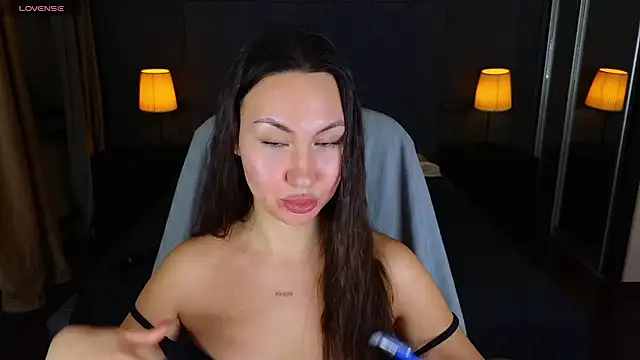GIGI BENNET online show from 12.02.24