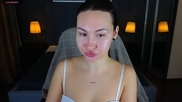 GIGI BENNET online show from 01.04.25