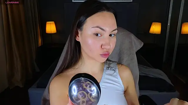 GIGI BENNET online show from 01.06.25
