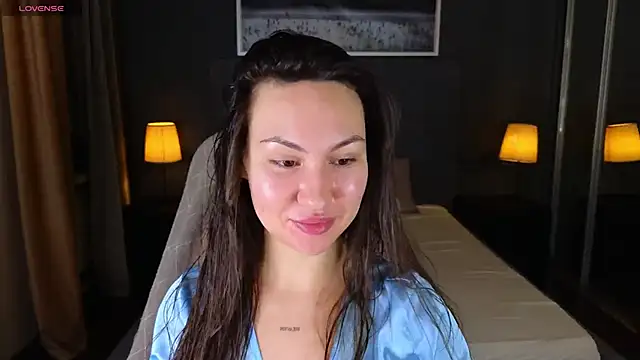 GIGI BENNET online show from 01.07.25
