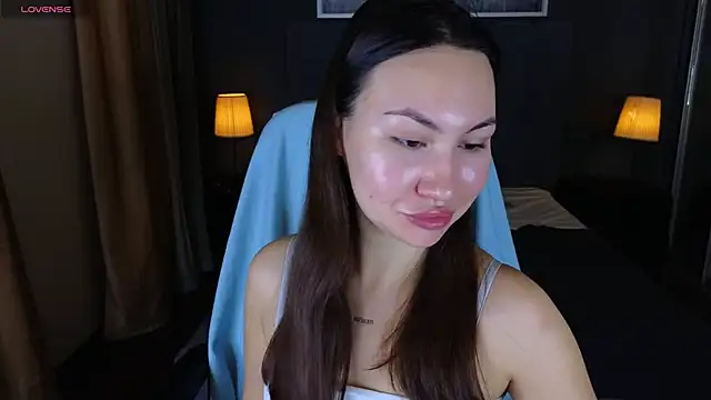 GIGI BENNET online show from 01.08.25
