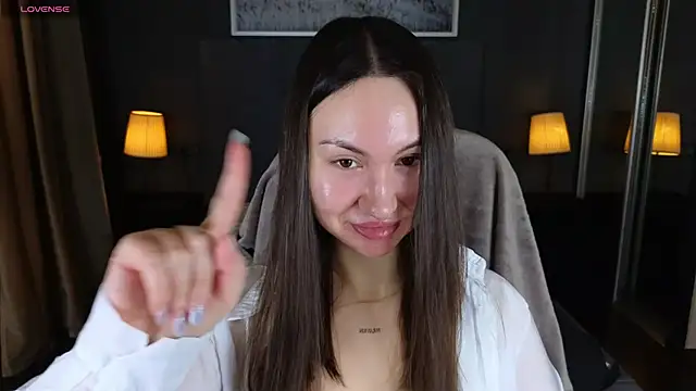 GIGI BENNET online show from 02.18.25