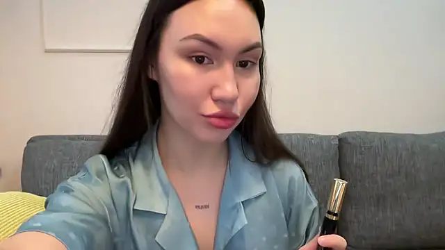 GIGI BENNET online show from 03.04.25
