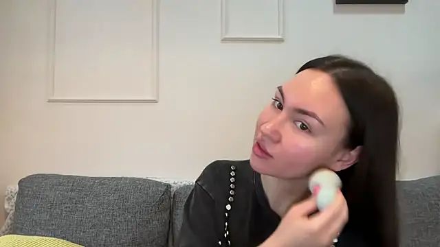 GIGI BENNET online show from 03.08.25