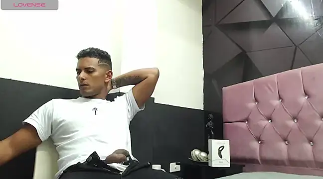 Snapshot of Chris_Dick23 chatting on 12.18.24 Chris Dick23 online show from 12.18.24