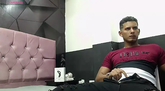 Snapshot of Chris_Dick23 chatting on 12.19.24 Chris Dick23 online show from 12.19.24